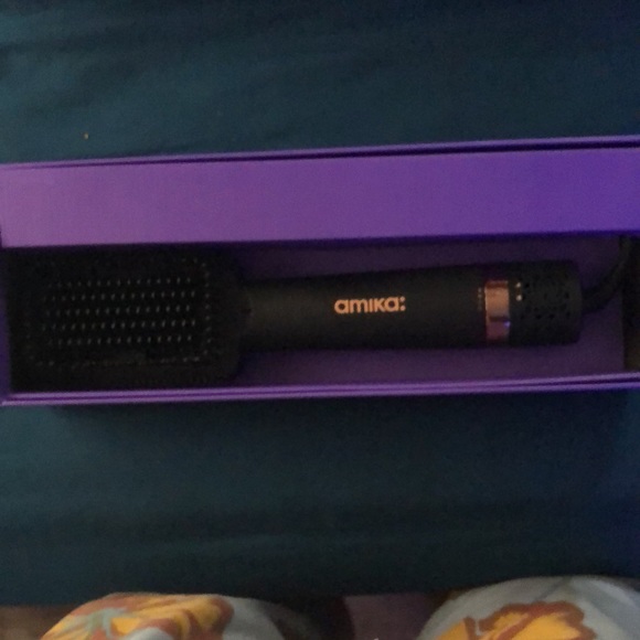 Amika double agent 2-in-1 dryer and straightening brush. - Picture 2 of 2